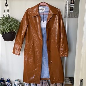 Essentiel Antwerp BROWN FAUX PATENT-LEATHER TRENCH